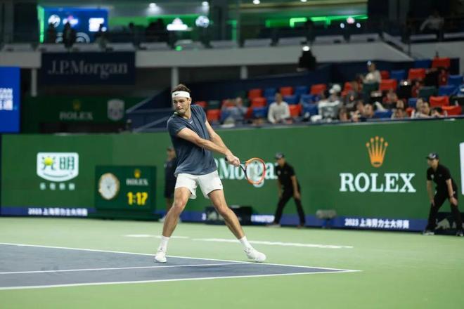 他通过这些 他通过这些