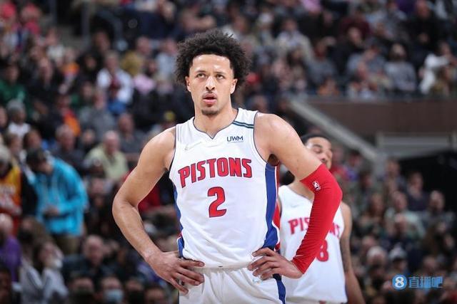 在篮板上制 在篮板上制